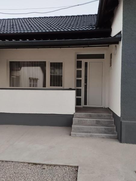 En la foto se muestra el objeto Apartman Miloš ubicado en la ciudad de Mlječanica.