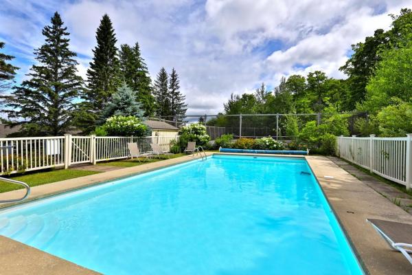 A la foto es mostra l'objecte Whiffletree A5 - Hosted by J&M Vacation Properties - Close to Slopes - Shuttle - Summer Pool situat a la ciutat de Killington.