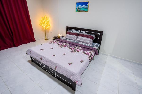 På billedet ses objektet tourist Family and couple private Rooms ME11 BGR 01 baith al jannah LLC one private room in three bedroom apartment beliggende i byen Abu Dhabi.