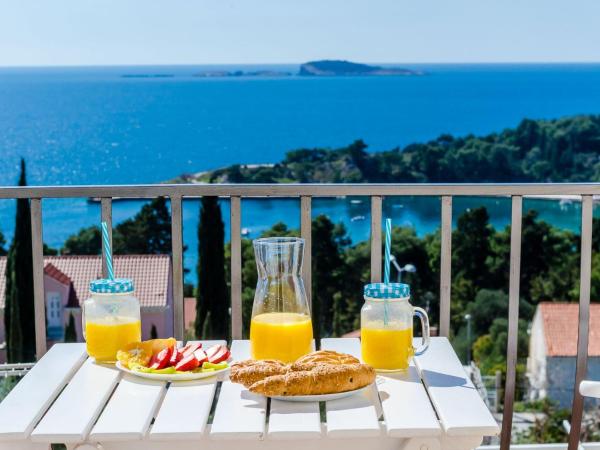 A la foto es mostra l'objecte Apartments Knego - One Bedroom Apartment with Balcony and Sea View situat a la ciutat de Mlini.