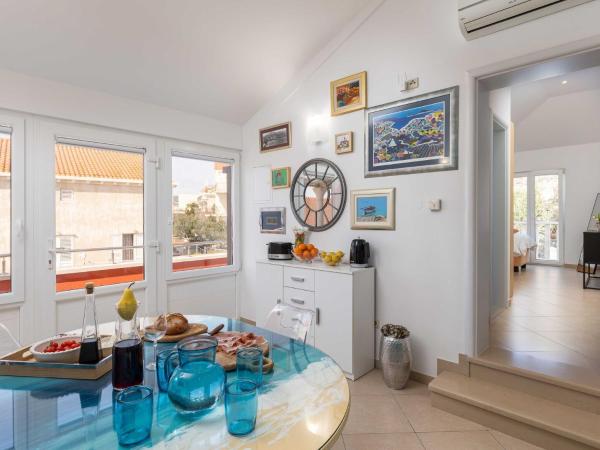 照片显示了位于Mlini市的Apartments Subrenum - Comfort Two Bedroom Apartment with Terrace and Sea View A2物件。