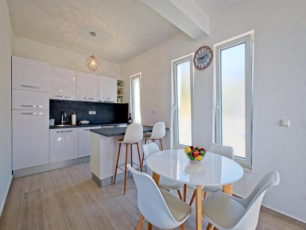 A la foto es mostra l'objecte Apartments Grljevi - One Bedroom Apartment with Balcony and Sea View A4 situat a la ciutat de Mlini.
