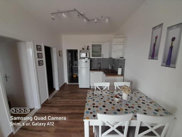 A la foto es mostra l'objecte Apartments Dobrila - Two Bedroom Apartment with Terrace - A2 situat a la ciutat de Jelsa.