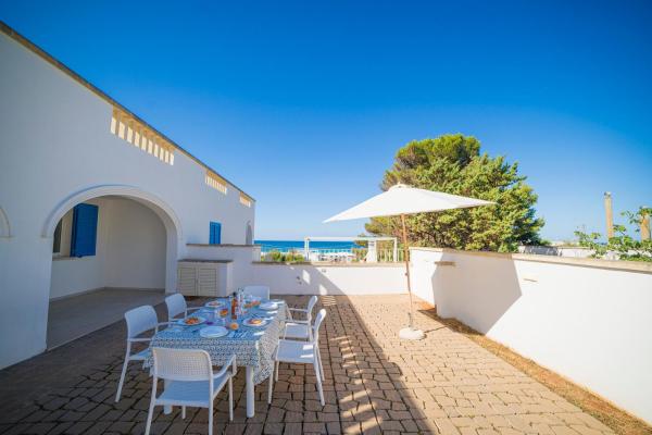 Na fotografii je vidět objekt La Primula Apartment 3 Sea View - Happy Rentals nacházející se ve městě Salve.