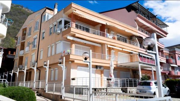 照片显示了位于Lagadin市的Apartman Mila物件。