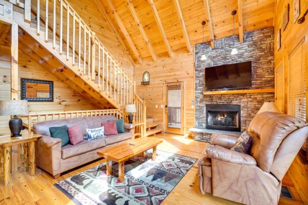 A la foto es mostra l'objecte Sevierville Cabin w/ Hot Tub ~ 4 Mi to Nat’l Park! situat a la ciutat de Sevierville.