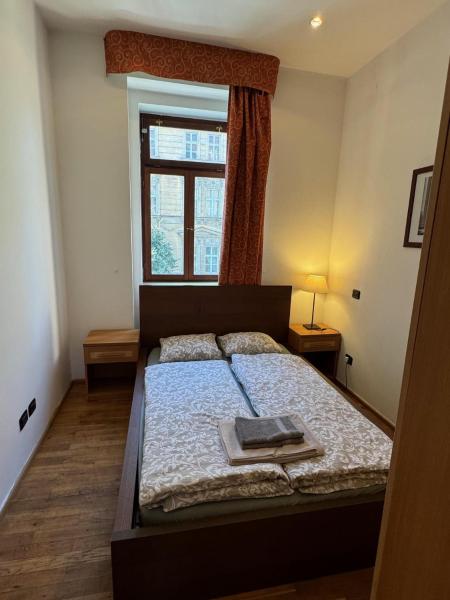 1 Bed Flat - Sleeps 2 - Pets - Smoking On Terrace - Praga