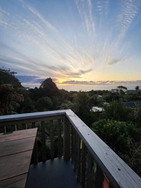 A la foto es mostra l'objecte Rustic paradise nestled in nature situat a la ciutat de Punakaiki.