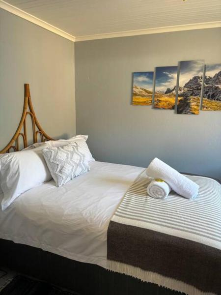 Mountain Views, Beach Walks, Heart Of Old Village - Somerset West