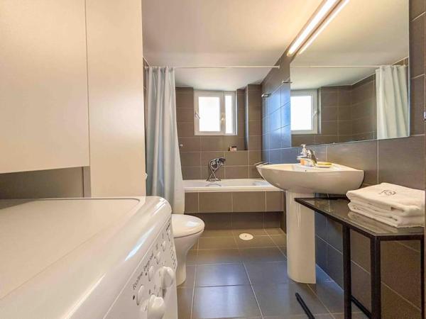 Fotografia 3: Light & Ample Flat near Glyfada Center
