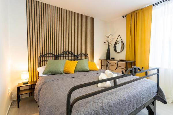 Na fotografii je vidět objekt Apartmány Ambra nacházející se ve městě Krásné.