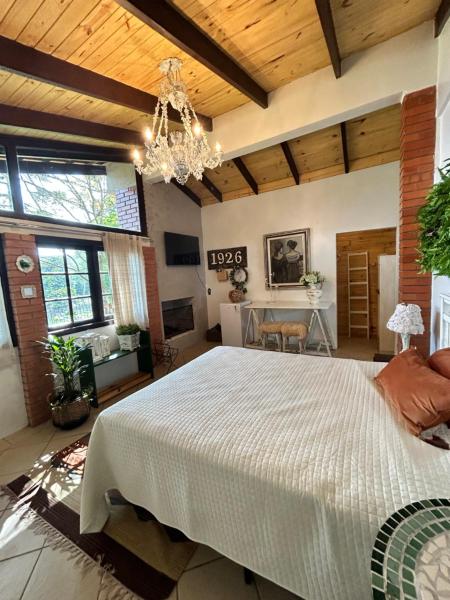 The photo shows the Espaço para Casais amantes da Natureza located in the city of Flores da Cunha.