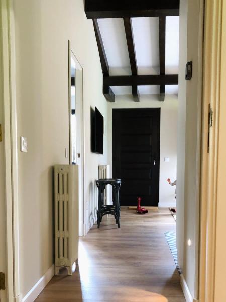 Na zdjęciu widoczny jest obiekt La Casita 3 dormitorios położony w mieście Santillana del Mar.