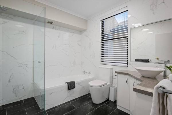 Bilde 3: Spacious, Central 2bed 2bath, newly renovated gem!