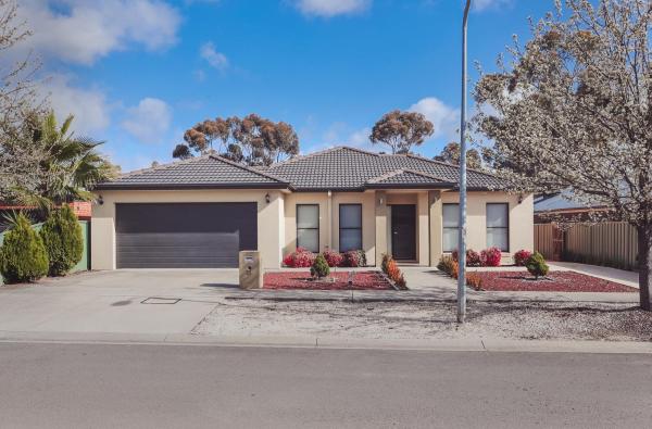 Auf dem Foto ist das Objekt 21 St james wood drive North Bendigo in der Stadt Eaglehawk zu sehen.