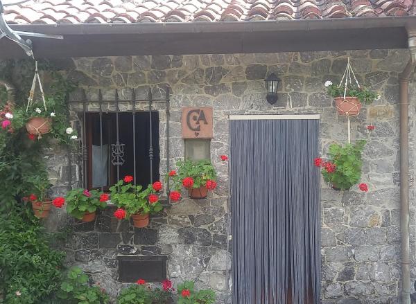 Na fotografii je vidět objekt Casa Cuevas nacházející se ve městě Nocedo de Curueño.