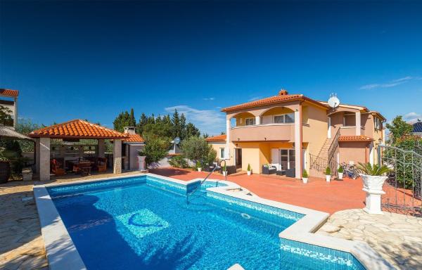 A la foto es mostra l'objecte Sunny private pool apartments Seamare situat a la ciutat de Štinjan.