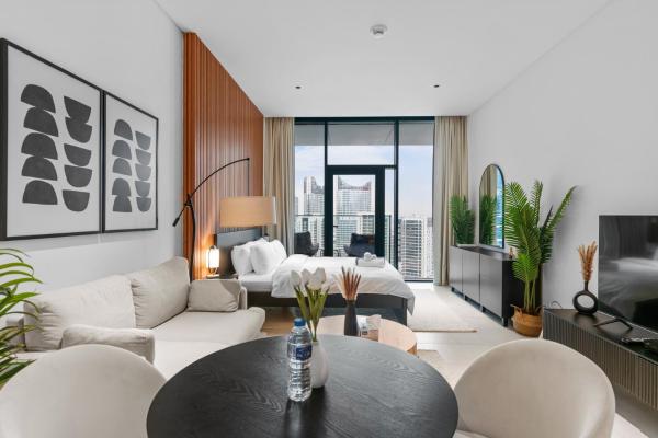 Photo 6 : Waves - Chic High-Floor Studio Retreat with Canal Views