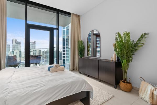 Photo 7 : Waves - Chic High-Floor Studio Retreat with Canal Views