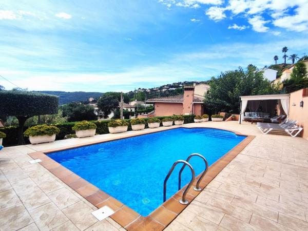 På billedet ses objektet Preciosa villa con piscina beliggende i byen Calonge.