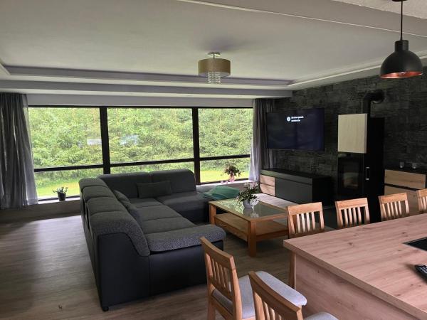 På billedet ses objektet Ferienwohung Kaminzimmer beliggende i byen Arnsgrün.