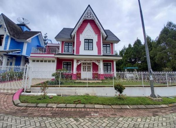 På billedet ses objektet Villa Kota Bunga Puncak 4 Kamar VIP beliggende i byen Cikundul.