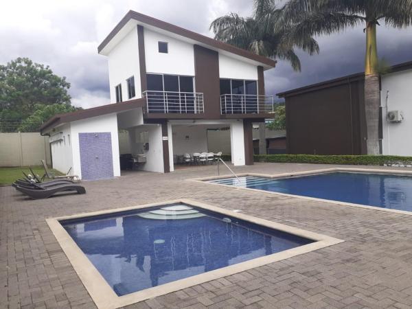 照片显示了位于Desamparados市的Condo Apt 3BR,2BA, 4mi from SJO Airport, Pool,Gated, Gym物件。