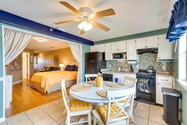 Charming Panama City Studio W/ Community Pool! - Lower Grand Lagoon, FL