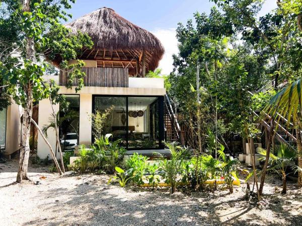 Na zdjęciu widoczny jest obiekt Eco-luxury living Bungalow położony w mieście Tulum.