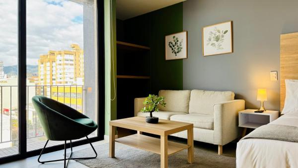 Chic Loft with Balcony in Zona T by Wynwood House photo 4