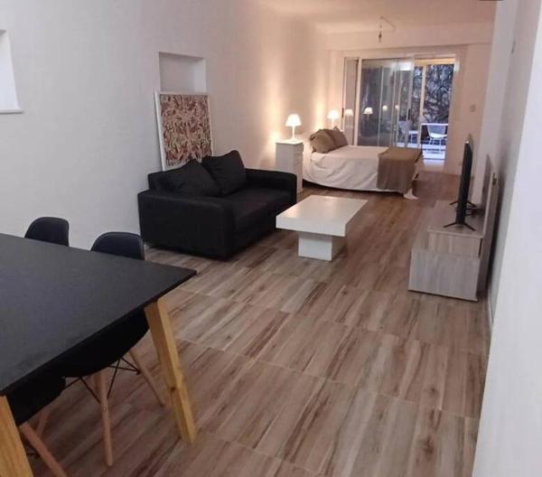 Espacioso y moderno departamento con patio, Buenos Aires