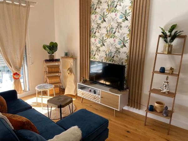 A la foto es mostra l'objecte Vue dégagée au calme dernier etage situat a la ciutat de Mérignac.