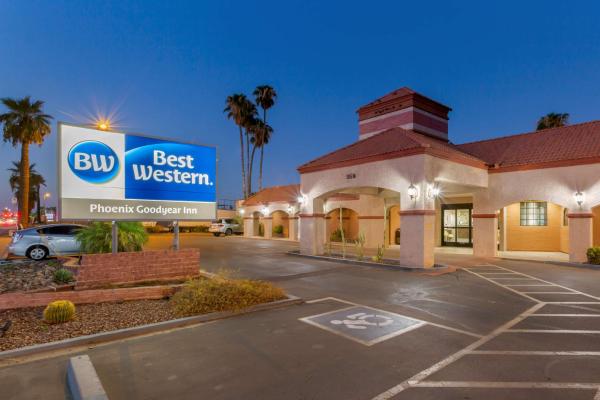 照片显示了位于Goodyear市的凤凰丰年贝斯特韦斯特酒店物件。