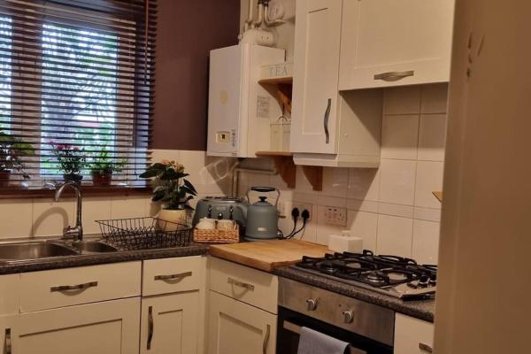 Billede 9: Spacious Studio with Free Parking West Molesey KT8