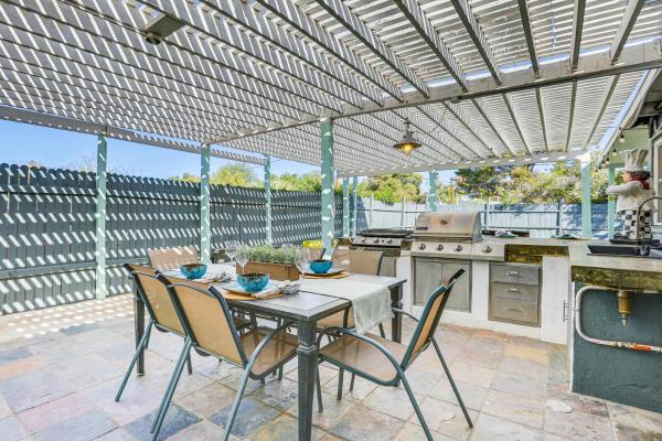 A la foto es mostra l'objecte Bar and Fire Pit Pet-Friendly Phoenix La Casita situat a la ciutat de Phoenix.
