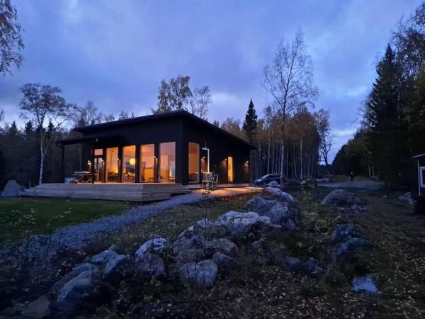 Nella foto è visibile l'oggetto Modernia majoitusta luonnon keskellä situato nella città di Söderudden.