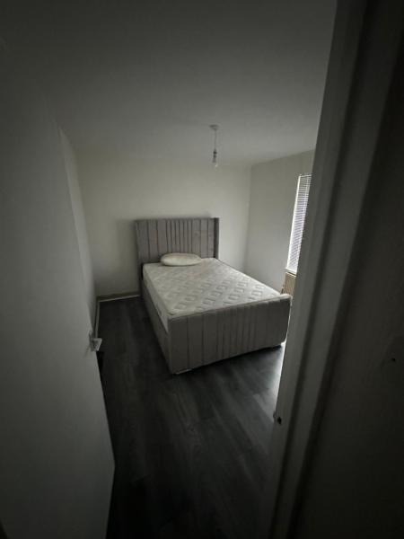 I bed flat by Southwark park with garden and 10 min walk to Bermondsey and Surrey Quays station, London