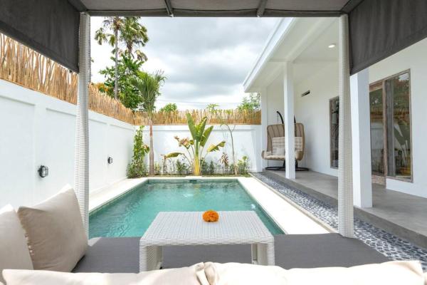 Na foto é possível ver o objeto Vajrayana - 10 Min From The Beach, Serene Villa with Pool View localizado na cidade de Kerobokan.
