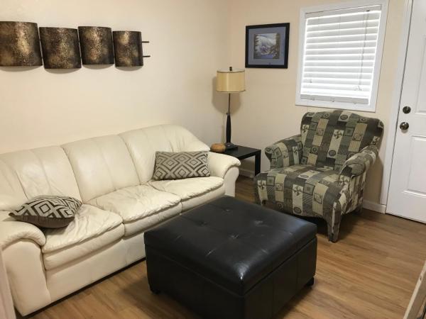 The photo shows the Cozy guest house located in the city of Eugene.