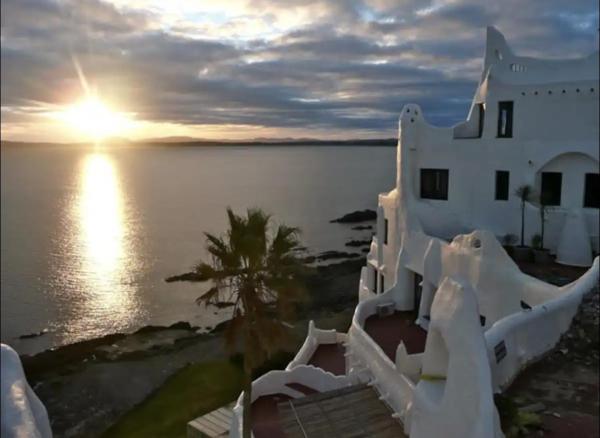 写真にはプンタ・デル・エステ市にあるVerano con vistas del atardecer en Casapuebloが写っています。