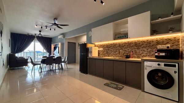 A la foto es mostra l'objecte Spacious HOUSE 4R 8pax WiFi-S Pic-Airport situat a la ciutat de Bayan Lepas.