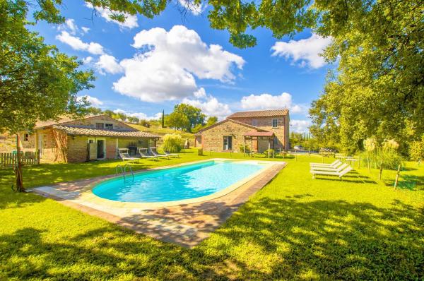 Na zdjęciu widoczny jest obiekt Casale del Conte położony w mieście Pienza.