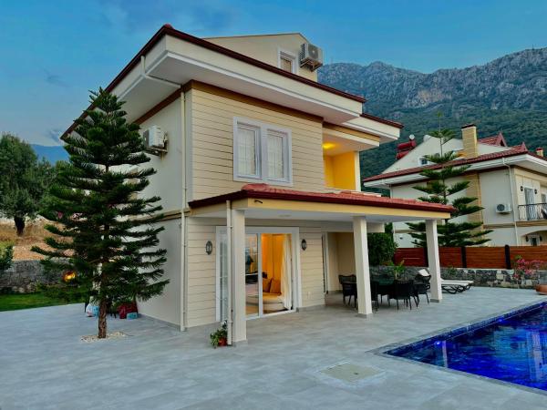 Nella foto è visibile l'oggetto Villa Serenity By Luxury Group situato nella città di Cedit.