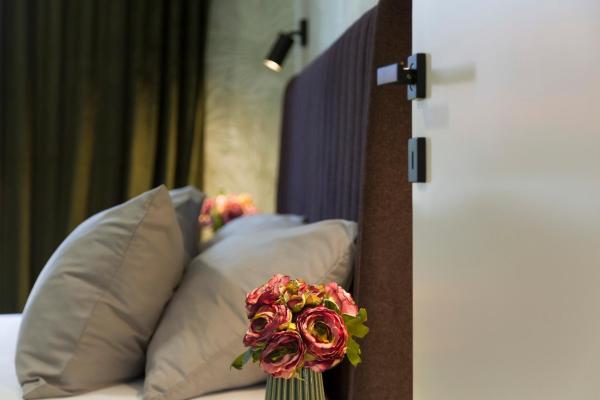 写真にはスプリト市にあるRoom for 2 MAKが写っています。