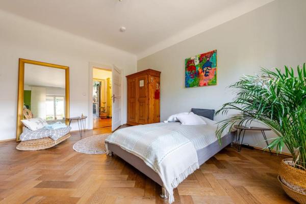 A la foto es mostra l'objecte Haus Oktober situat a la ciutat de Munic.
