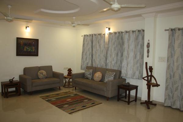 På bilden syns objektet 3BHK Fully furnished apartment som ligger i staden Gorwa.