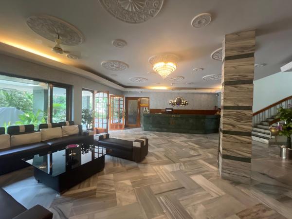 A la foto es mostra l'objecte Varada nagavali hotel situat a la ciutat de Rāzām.