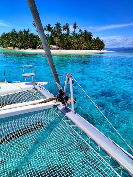 På bilden syns objektet Catamaran in San Blás Islands, private boat som ligger i staden Isla Tigre.