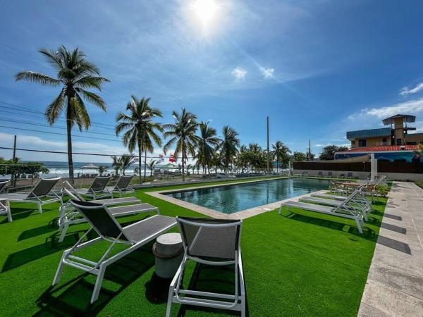 A la foto es mostra l'objecte Ocean Front, Luxurious Condo in Downtown Jaco! situat a la ciutat de Jacó.