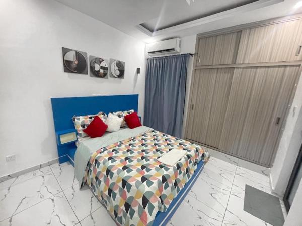 Nella foto è visibile l'oggetto CommeChezToi Cocody, Abidjan situato nella città di Bingerville.